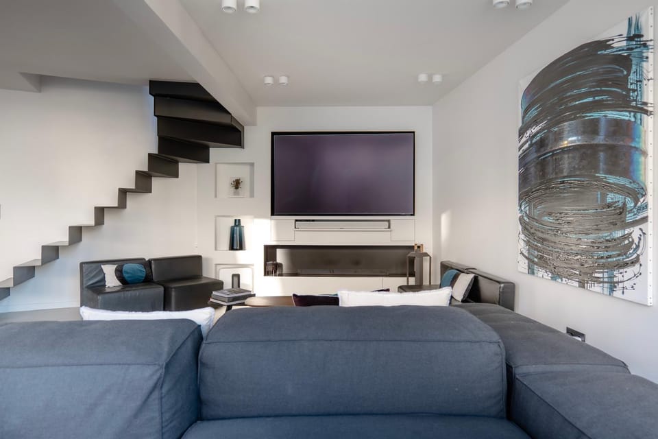 Les Terrasses de l Arc Apartment in Paris