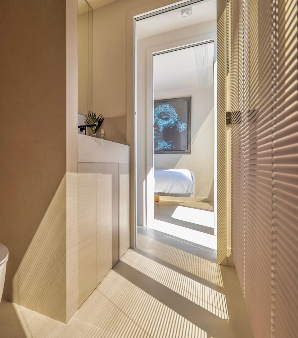 Les Terrasses de l Arc Apartment in Paris