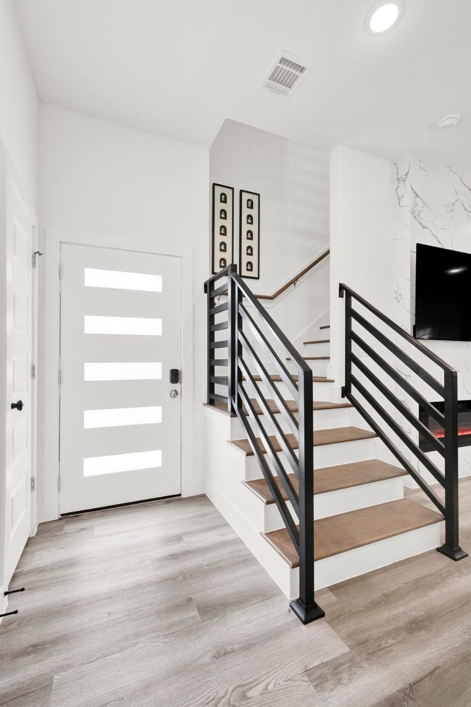 NRG Black Lounge Townhome Close to all Stadiums downtown & City Life Apartment in Houston