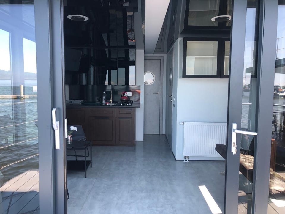 Dom na wodzie , Morgan Apartment in West Pomeranian Voivodeship, Poland