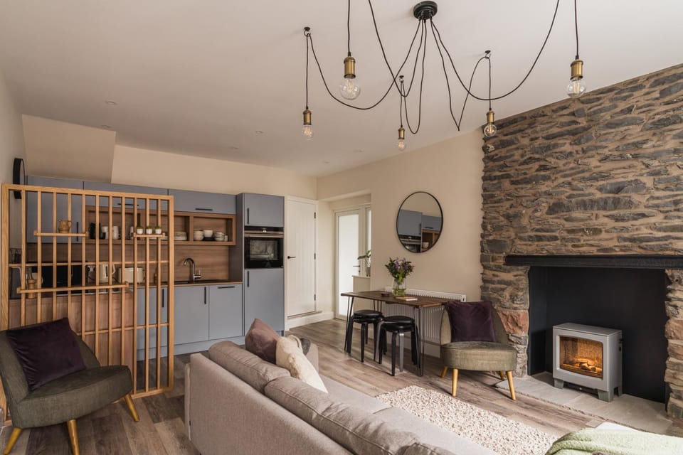 Kitchen or kitchenette, Living room
