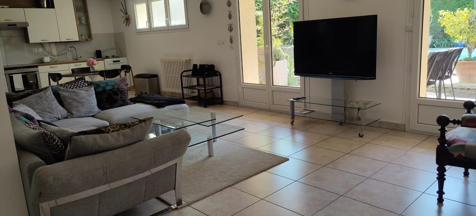 Communal lounge/ TV room, TV and multimedia, Living room, Seating area
