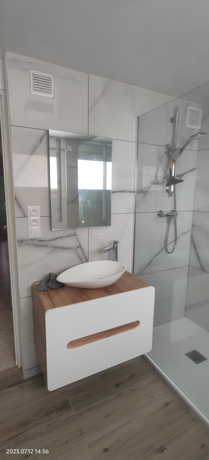 Shower, Bathroom, towels