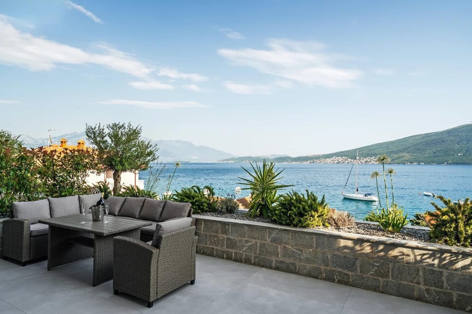 Patio, Natural landscape, View (from property/room), Balcony/Terrace, Seating area, Mountain view, Sea view