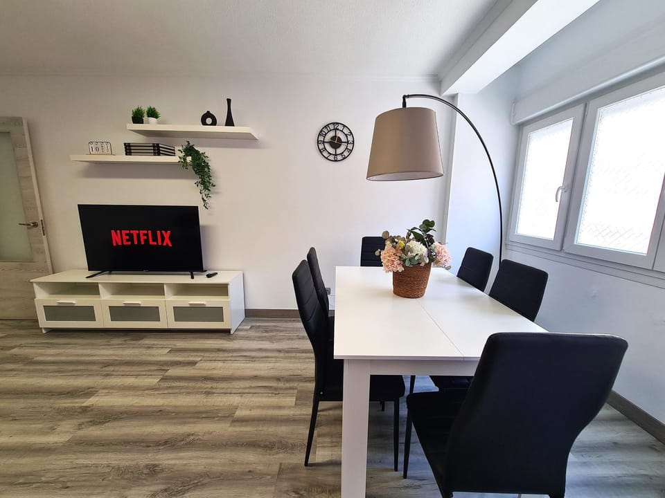 TV and multimedia, Living room, Dining area