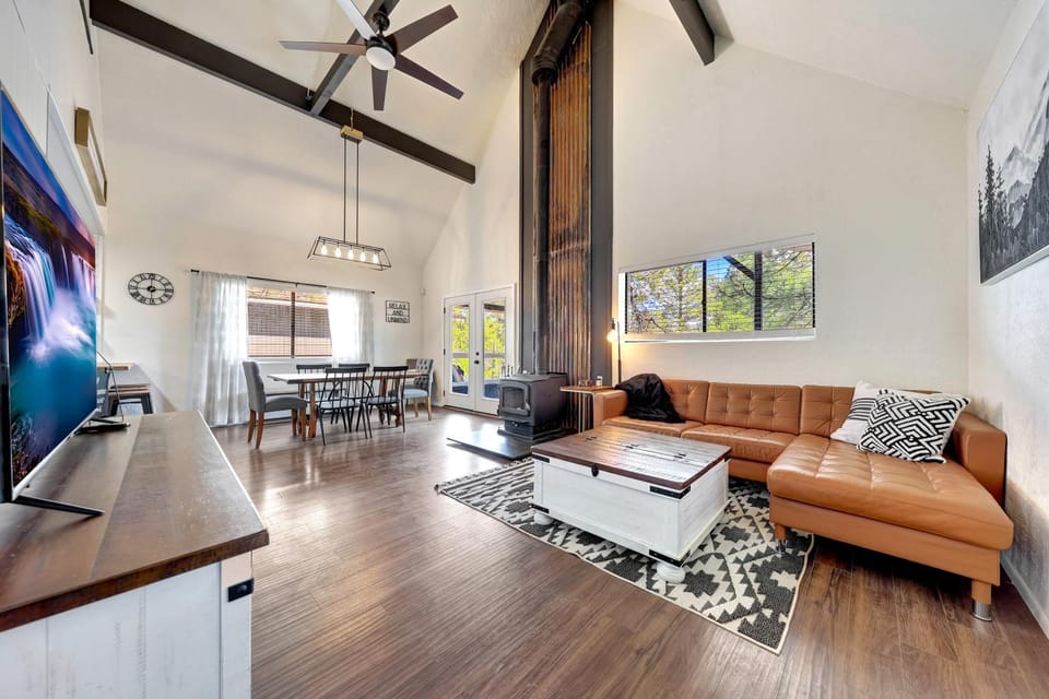 Communal lounge/ TV room, Living room, Dining area, fireplace