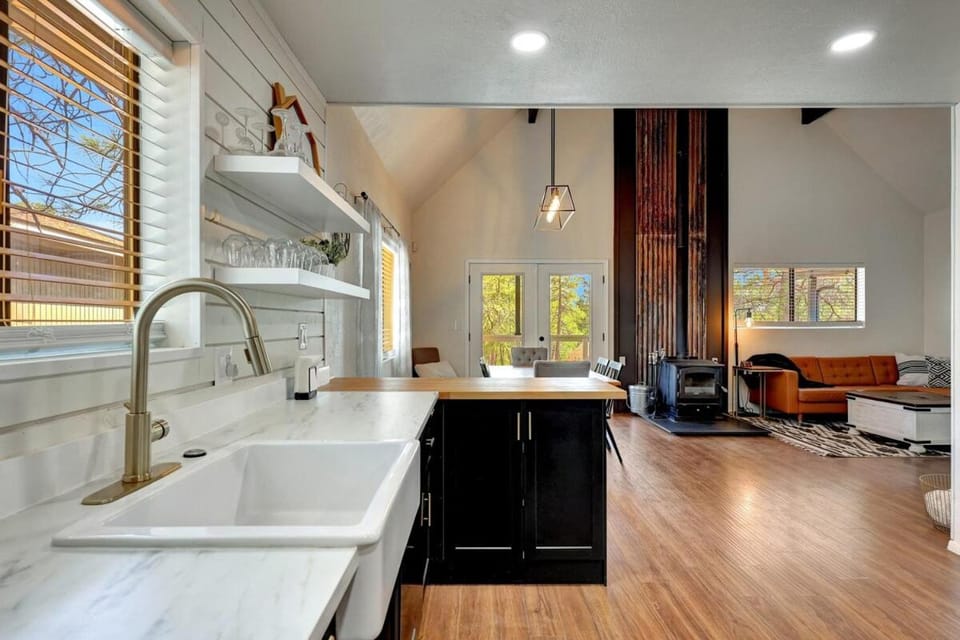 Kitchen or kitchenette, Living room