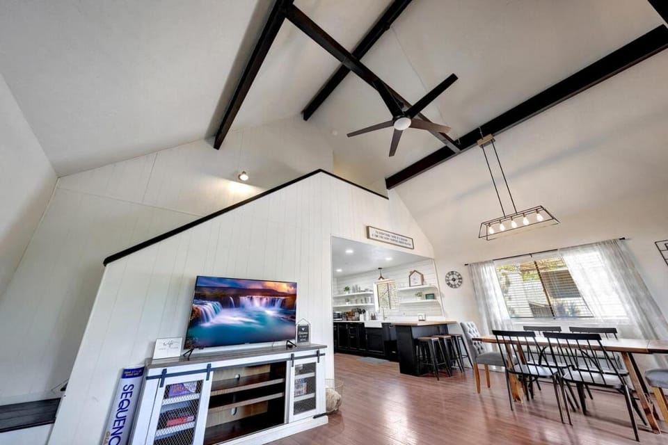 TV and multimedia, Kitchen or kitchenette, Dining area