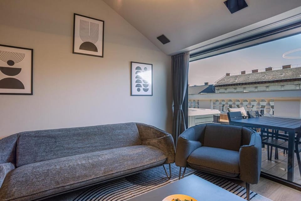 Exclusive 2-Bedroom Penthouse with Jacuzzi Apartment in Budapest