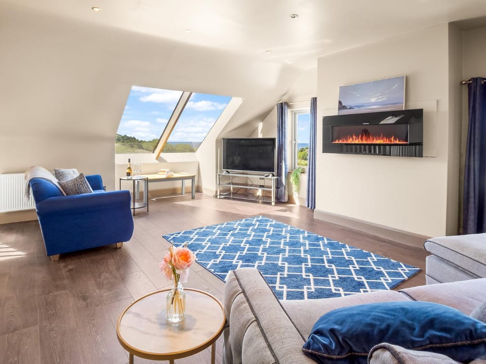 Communal lounge/ TV room, Living room