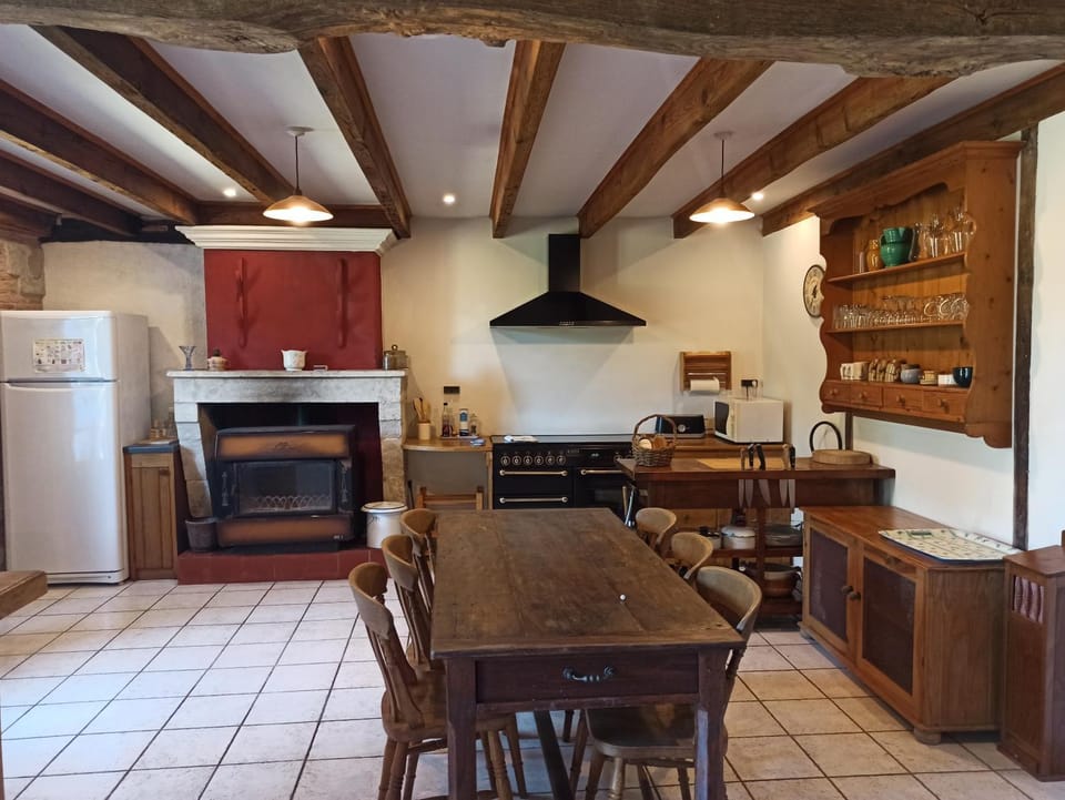 Property building, Kitchen or kitchenette, Living room