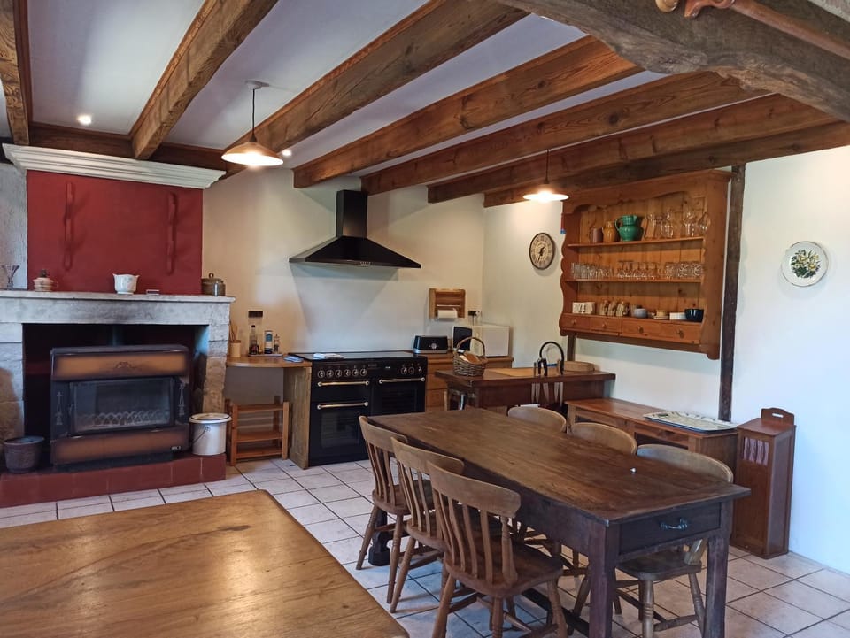 Property building, Kitchen or kitchenette, Living room