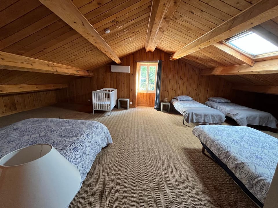 Bed, Photo of the whole room, Bedroom, air conditioner