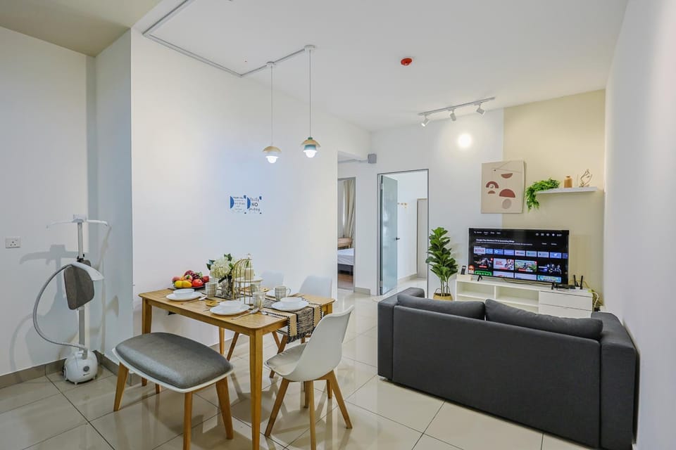 Stylish M Vertica 4 Bedroom Walk to MRT Velocity Mall Apartment in Federal Territory of Kuala Lumpur