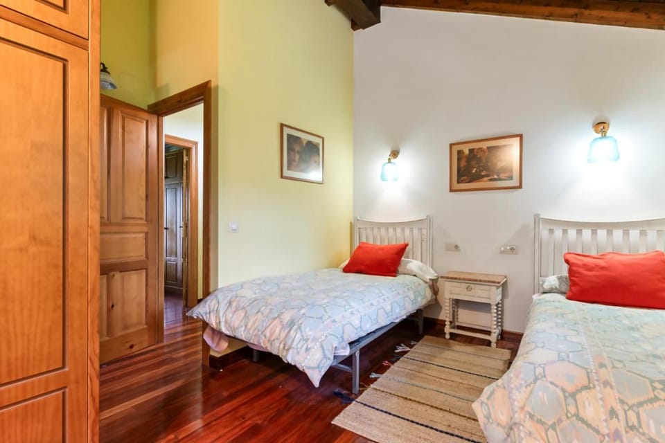 Casa Entrecinas en Collera Chalet in Asturias