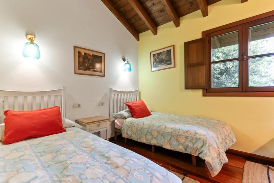 Casa Entrecinas en Collera Chalet in Asturias