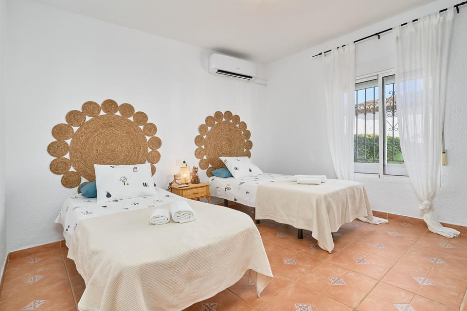 Bed, Bedroom, towels, air conditioner