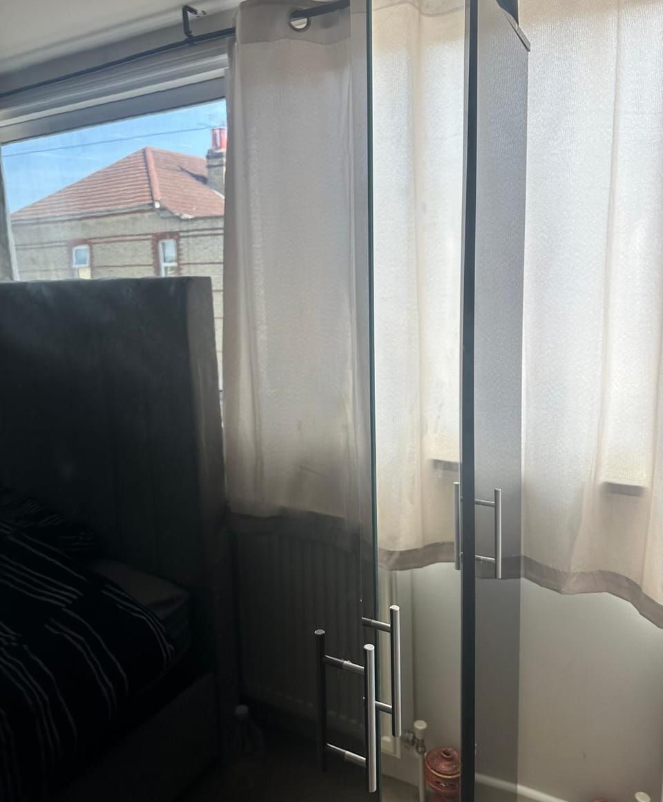 Guest room in shared house - Watford Bed and Breakfast in Watford