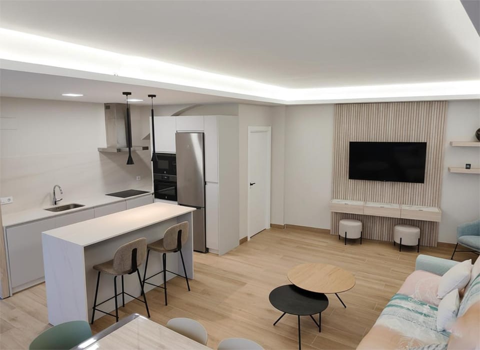 Communal lounge/ TV room, TV and multimedia, Kitchen or kitchenette, Seating area, Dining area, Evening entertainment
