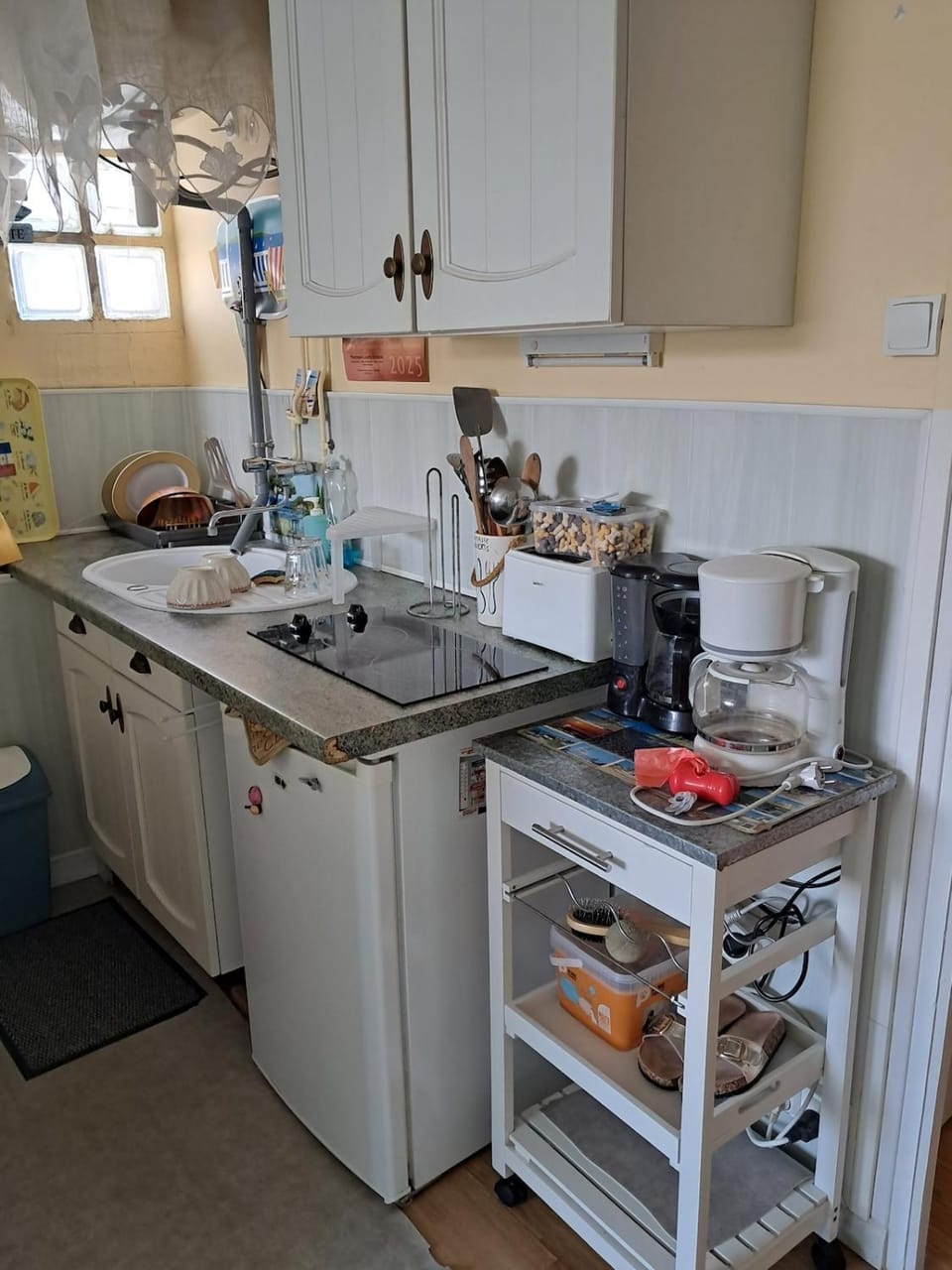 Coffee/tea facilities, stove, toaster