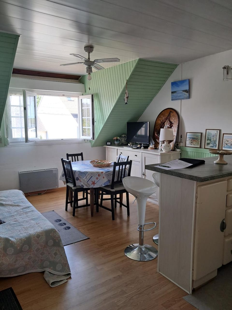 Living room, Dining area