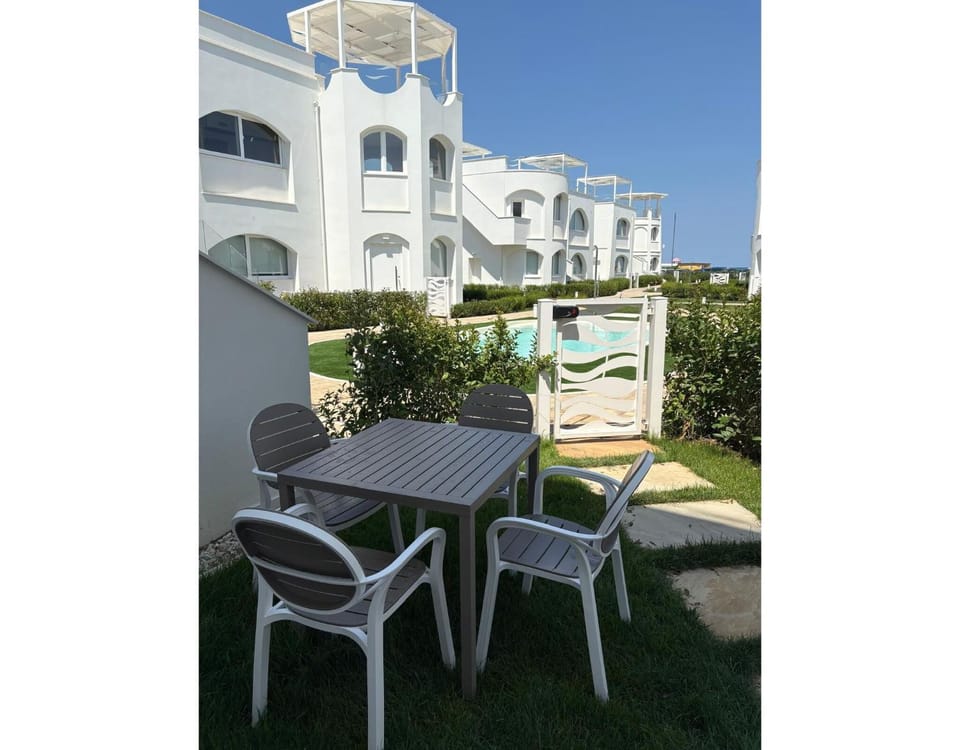Property building, Patio, Day, Garden, View (from property/room), Balcony/Terrace, Dining area, Garden view, Pool view, Swimming pool, sunbed