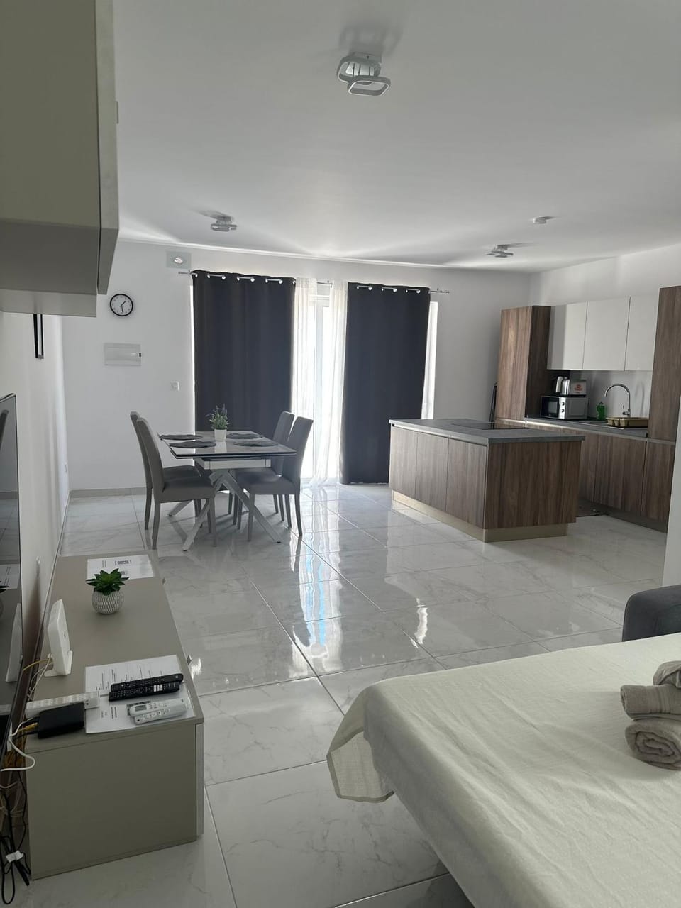Kitchen or kitchenette, Dining area
