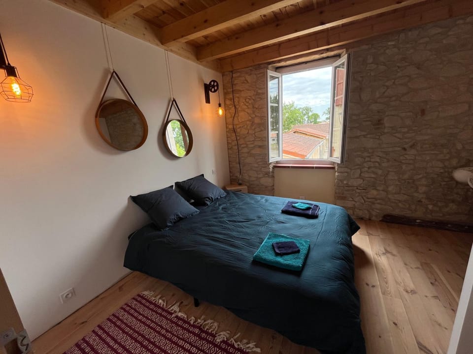 Chambre du vieux bourg Vacation rental in Occitanie