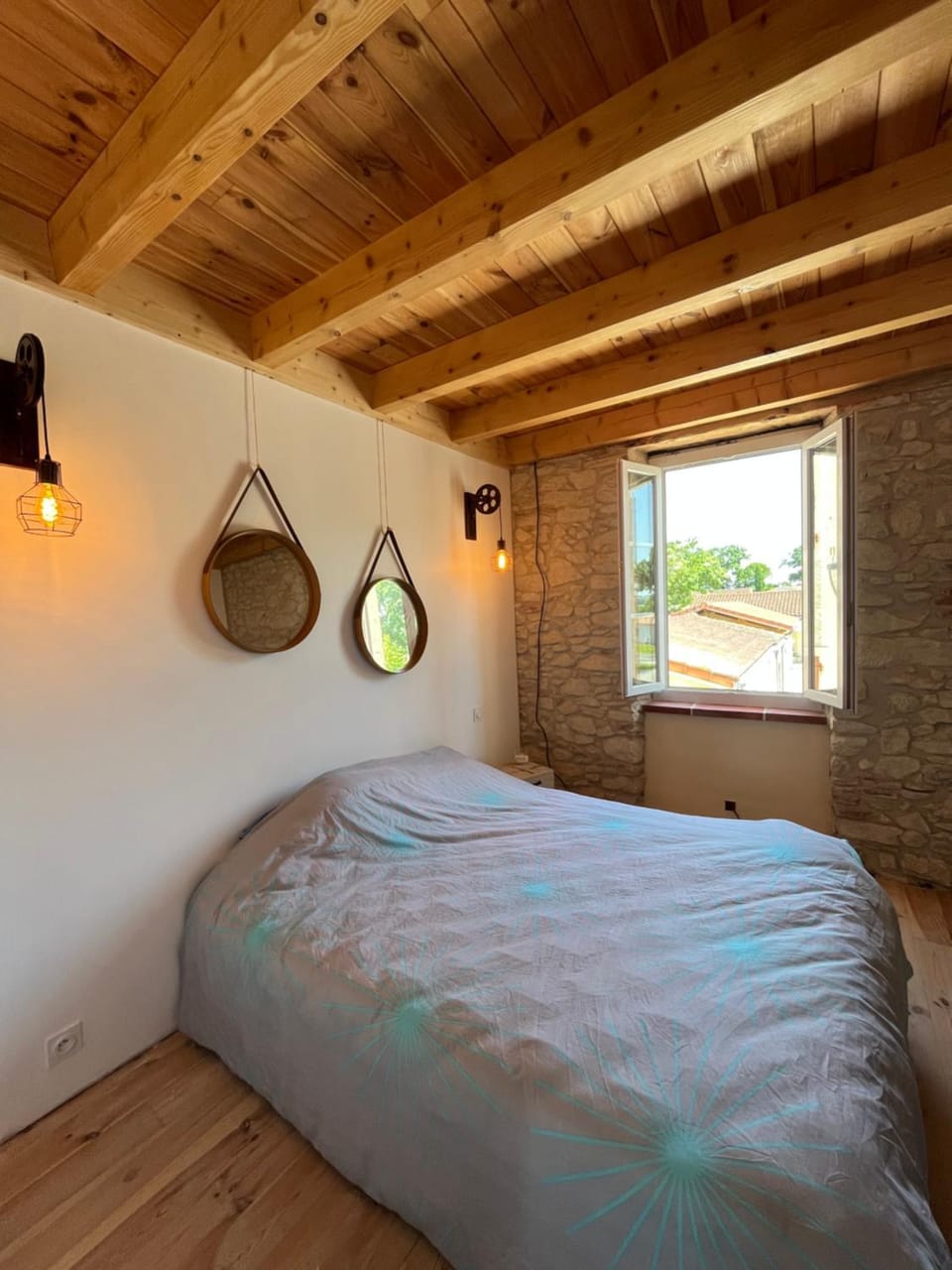Chambre du vieux bourg Vacation rental in Occitanie