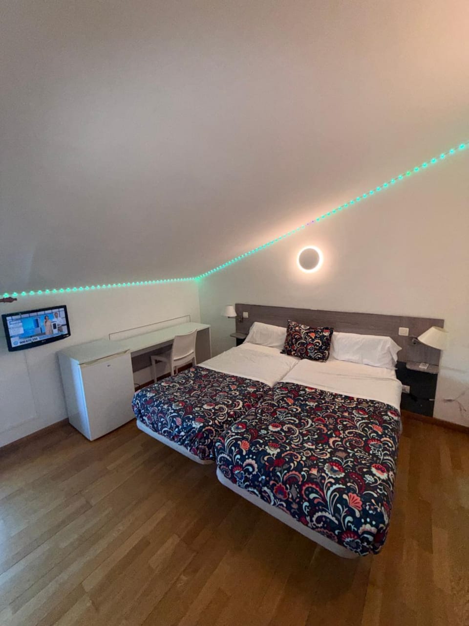 Hostal Via Láctea Bed and Breakfast in Burgos