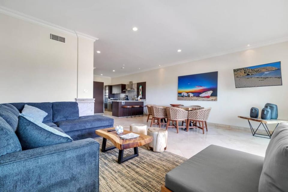 Medano Beach 2 Pools Downtown Marina Spacious House in Cabo San Lucas