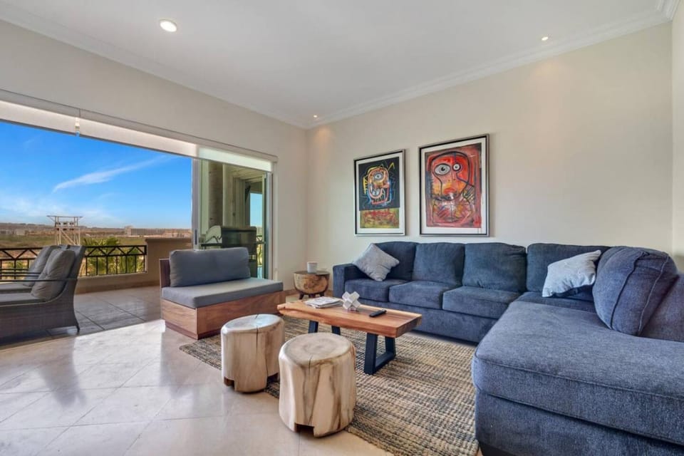 Medano Beach 2 Pools Downtown Marina Spacious House in Cabo San Lucas