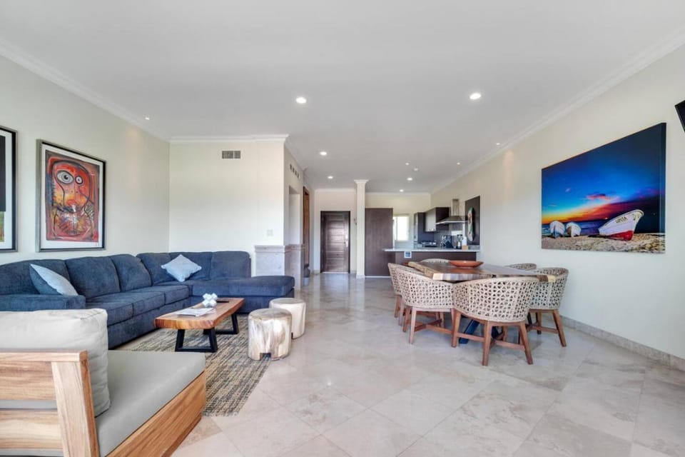 Medano Beach 2 Pools Downtown Marina Spacious House in Cabo San Lucas