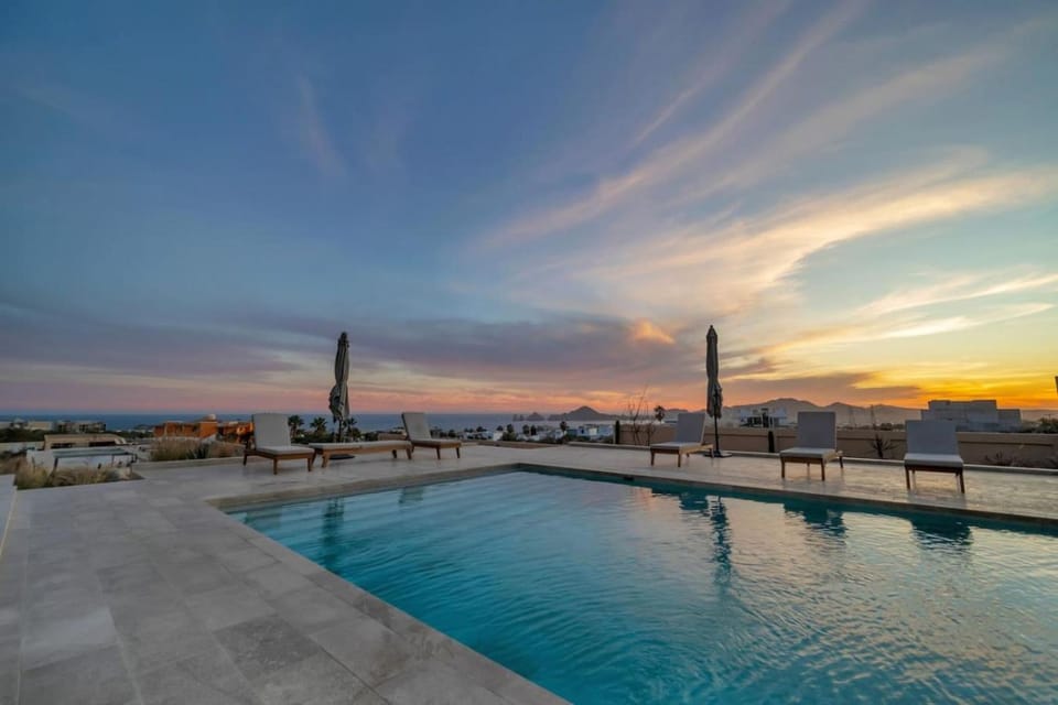 Arch views 2 pools 2 Jacuzzis Gym 3 King Beds House in Baja California Sur