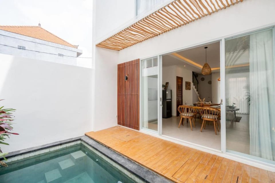 Pool view, Swimming pool, sunbed