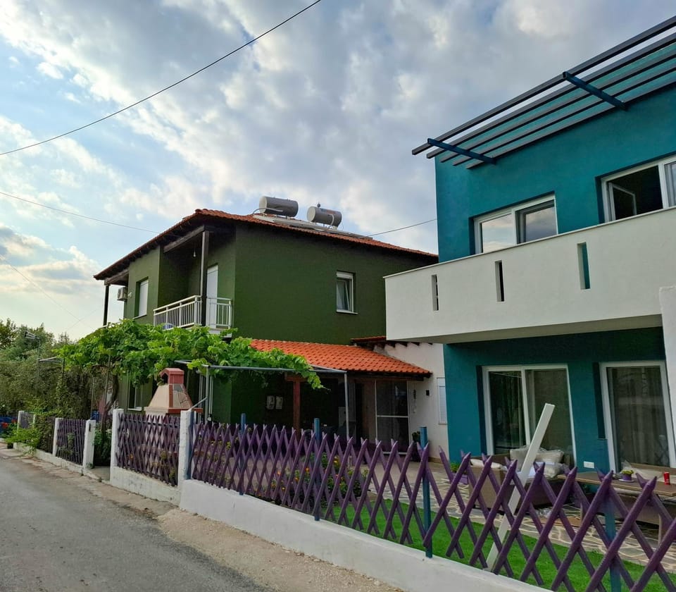 Property building, Day, Garden, Garden view