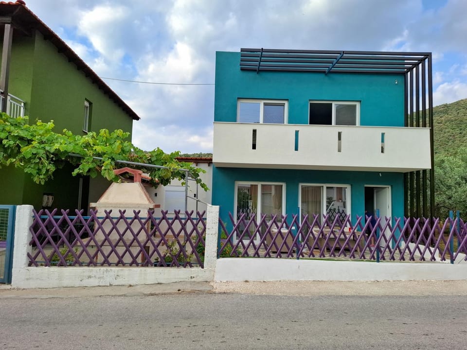 Property building, Day