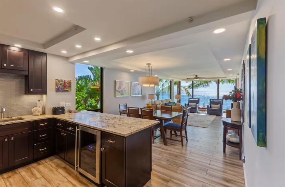 Kitchen or kitchenette, Living room, Seating area