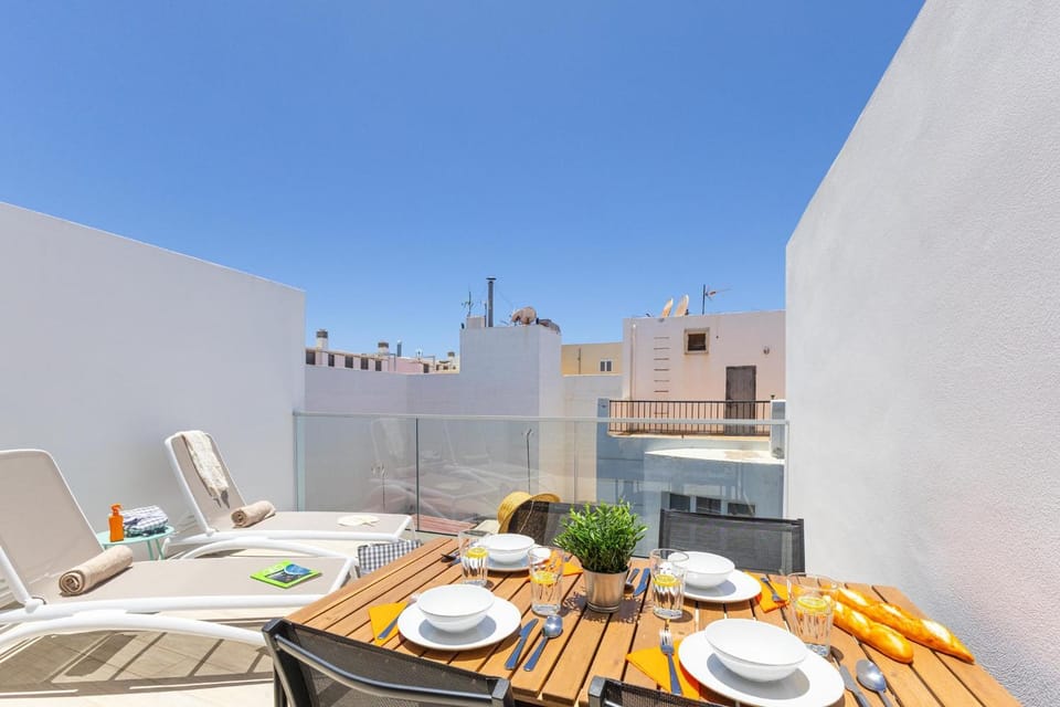 Day, Balcony/Terrace, Food