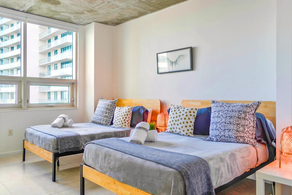 Bed, Bedroom, towels