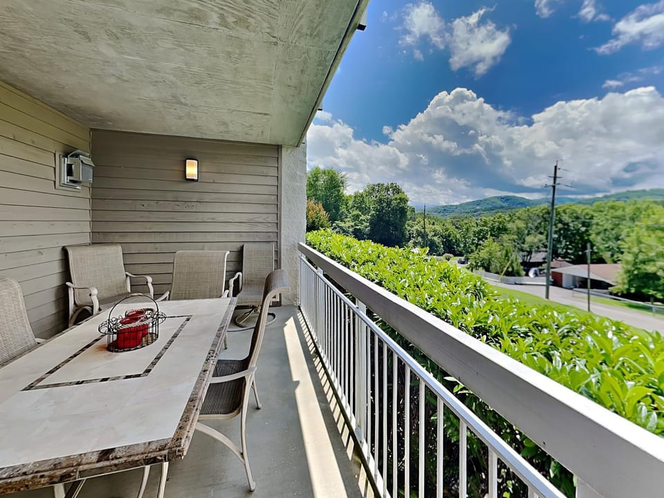 Balcony/Terrace, Seating area, Mountain view