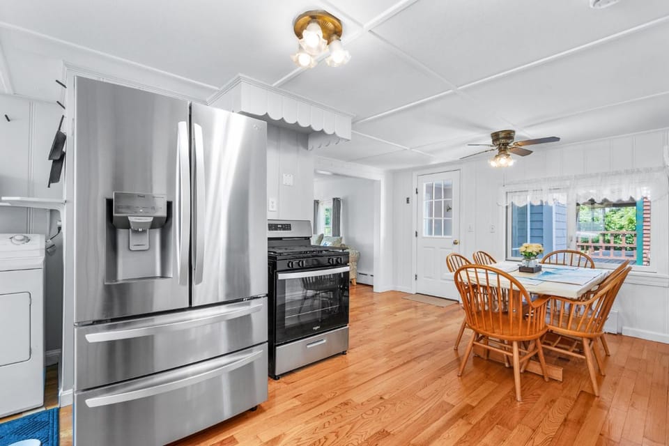 Cozy Town Neck Cape Escape – Pet Friendly House in Sandwich
