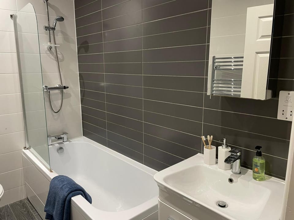 Shower, Toilet, Bathroom