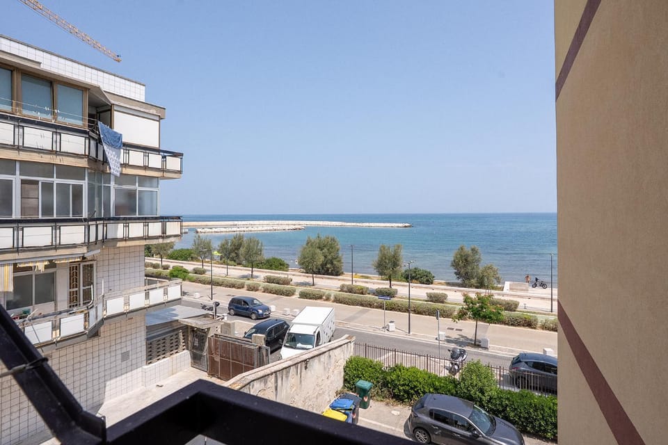Property building, Balcony/Terrace, Sea view
