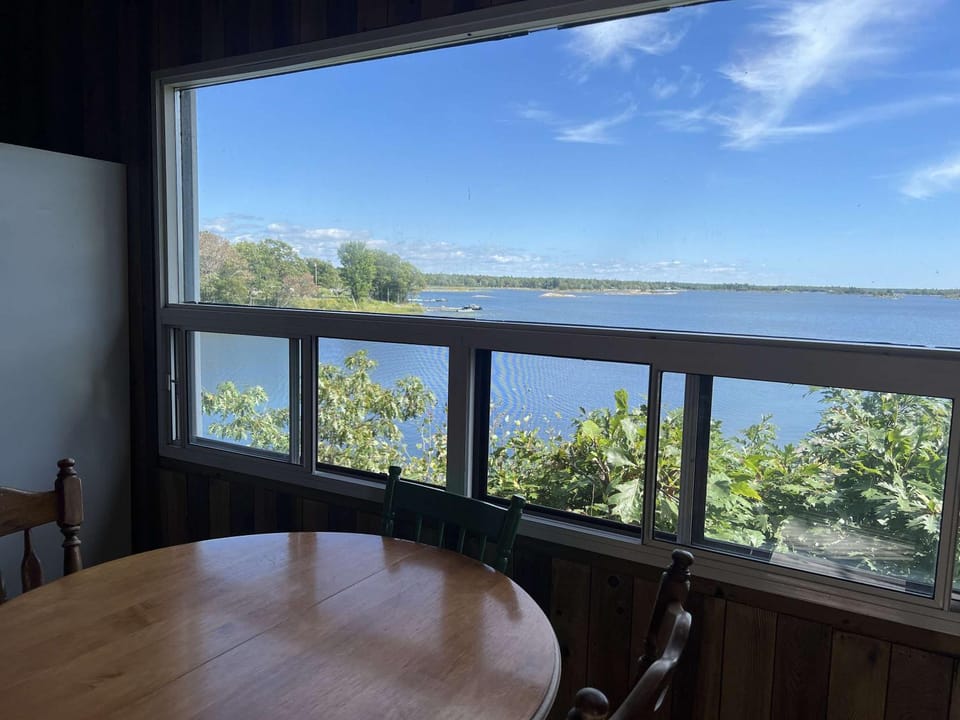 2-bedroom Waterfront Cottage in Georgian Bay - Rockwood #7 House in Georgian Bay