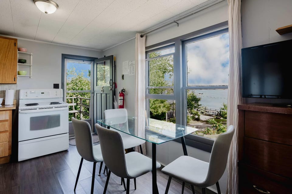 2-Bedroom Cottage with Stunning View - Rockwood #6 House in Georgian Bay