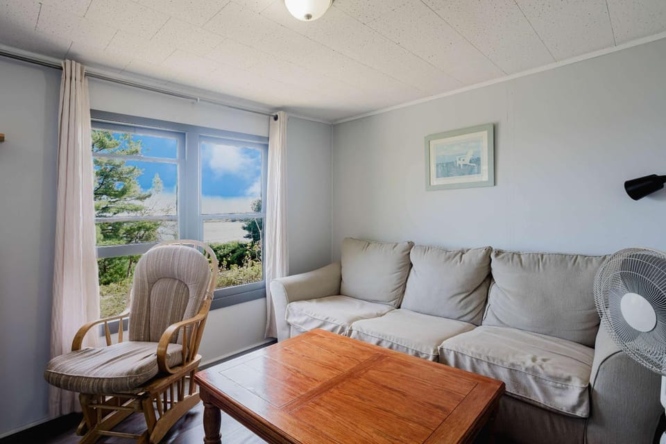 2-Bedroom Cottage with Stunning View - Rockwood #6 House in Georgian Bay