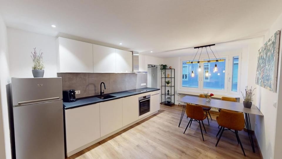 Kitchen or kitchenette, Photo of the whole room, Dining area