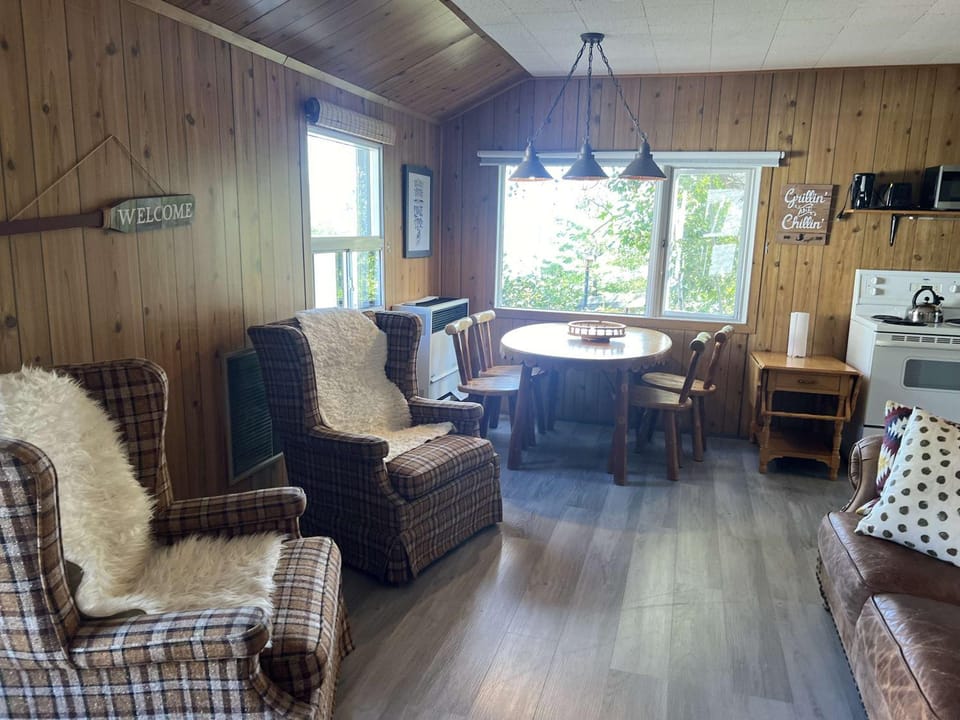 Lakeview Cabin in Georgian Bay - Rockwood #3 Cabin in Georgian Bay