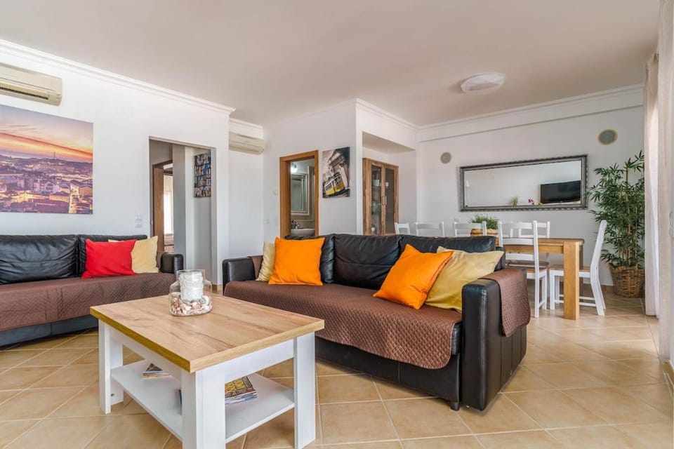 Communal lounge/ TV room, Seating area, air conditioner